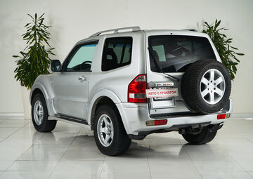Mitsubishi Pajero Вид 4