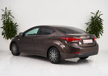 Hyundai Elantra Вид 4