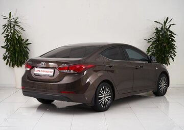 Hyundai Elantra Вид 5