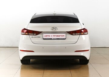 Hyundai Elantra Вид 4