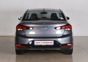 Hyundai Elantra Вид 4