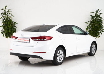 Hyundai Elantra Вид 5